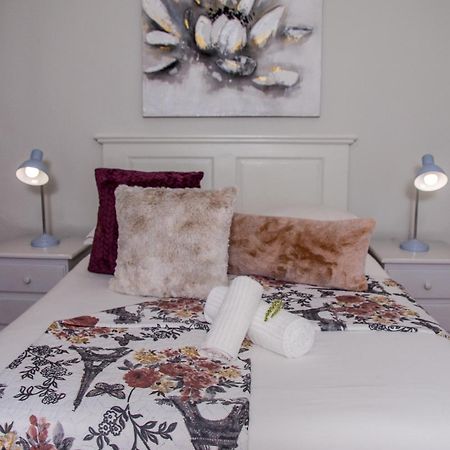 Dreamers Guesthouse - No Loadshedding King William's Town Eksteriør billede