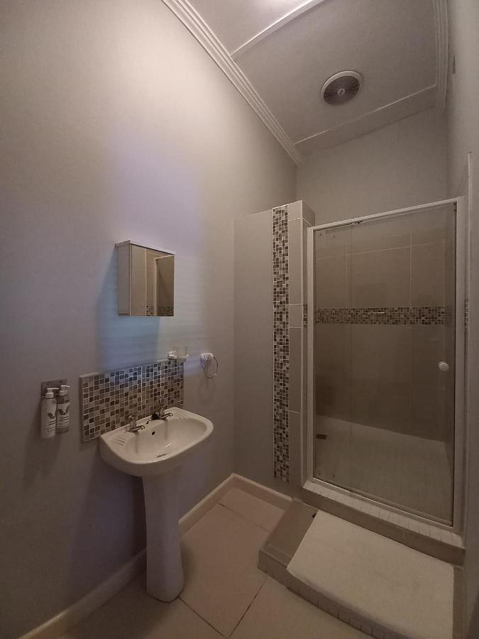 Dreamers Guesthouse - No Loadshedding King William's Town Eksteriør billede